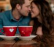 Dating Cafe bringt Singles zusammen. (Foto: AdobeStock Curioso.Photography _808221233)