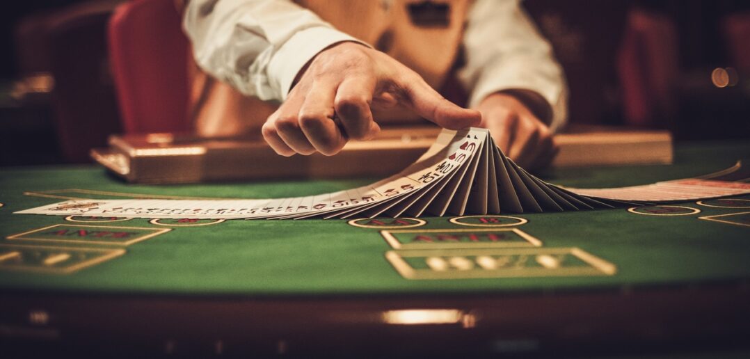 Im Casino gibt es mehr Jobs als den des Croupiers. (Foto: AdobeStock Nejron Photo_142402088)