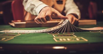 Im Casino gibt es mehr Jobs als den des Croupiers. (Foto: AdobeStock Nejron Photo_142402088)